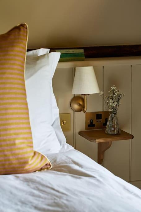 Dawn At The Sun Inn Felmersham, Our Signature Duplex Suite Sharnbrook 外观 照片